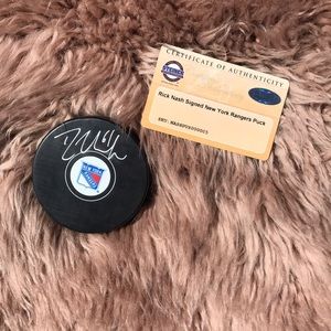 Rick Nash signed New York Rangers hockey puck! ⚜️